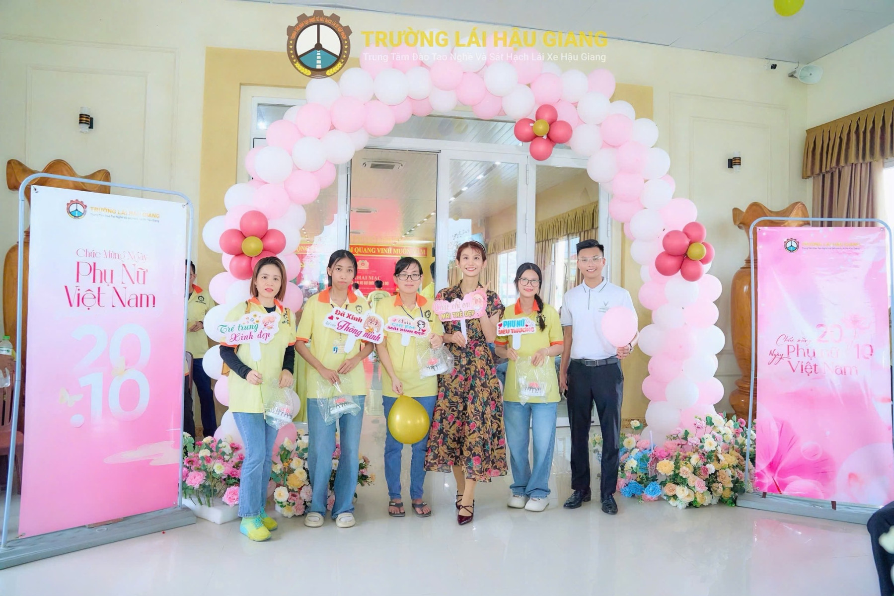 //truonglaihaugiang.superweb.xyz/files/images/20-10-2025%20(Ha).jpg?v=1.0