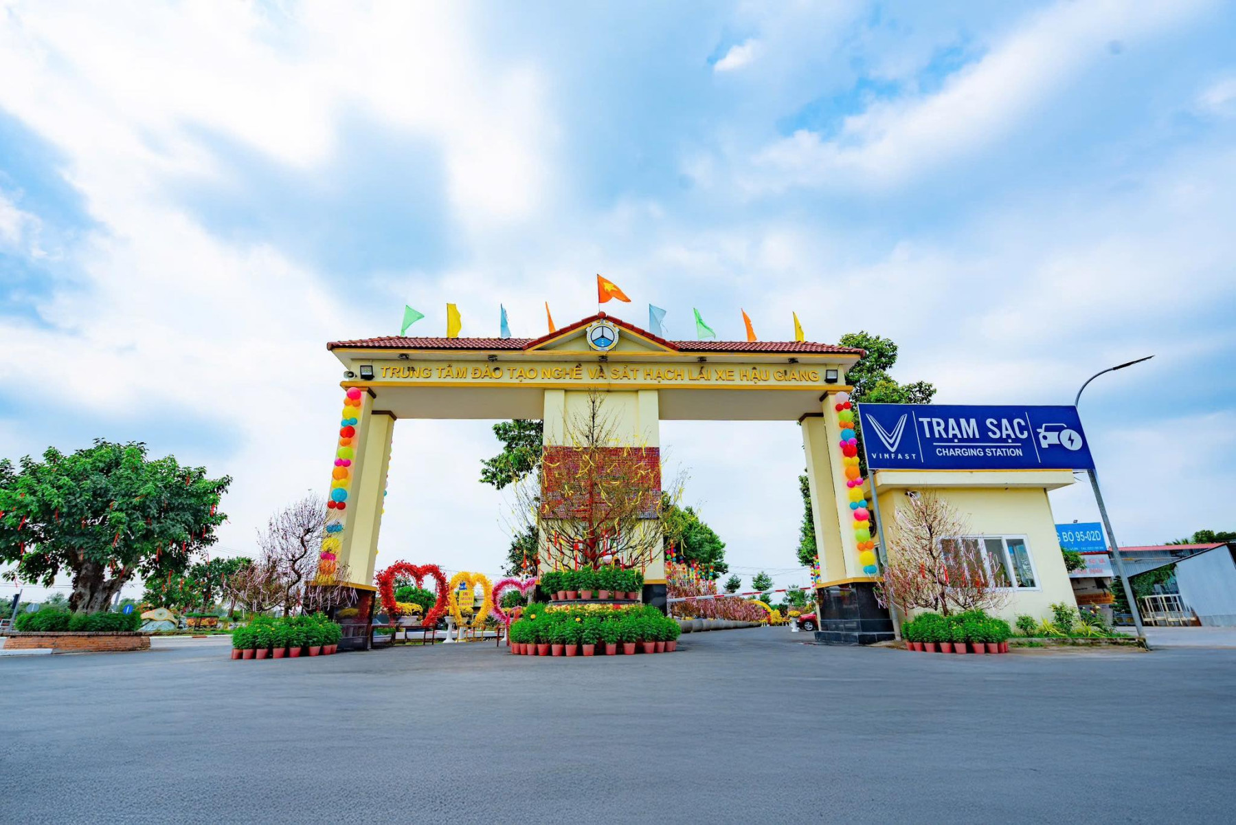 //truonglaihaugiang.superweb.xyz/files/images/32.jpg?v=1.0