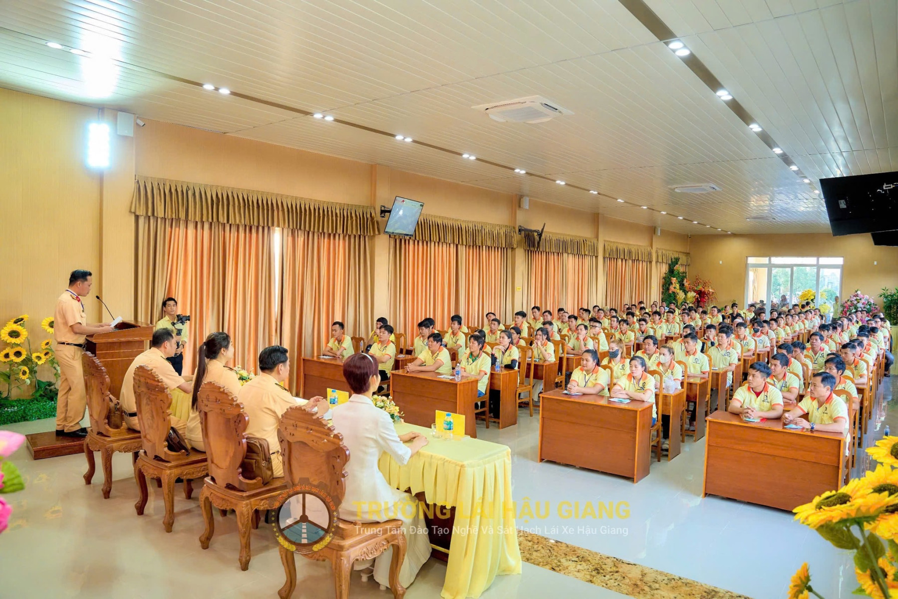 //truonglaihaugiang.superweb.xyz/files/images/Sat%20hach_HV.jpg?v=1.0